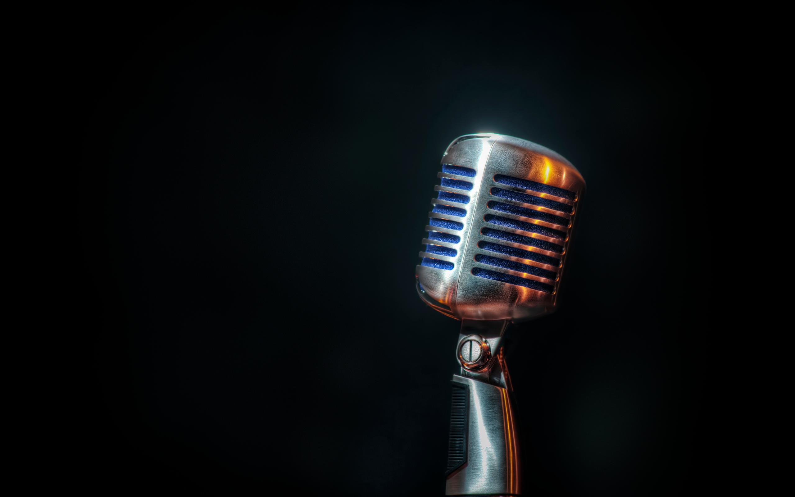 Open Mic - Photo by Thomas Gehrke